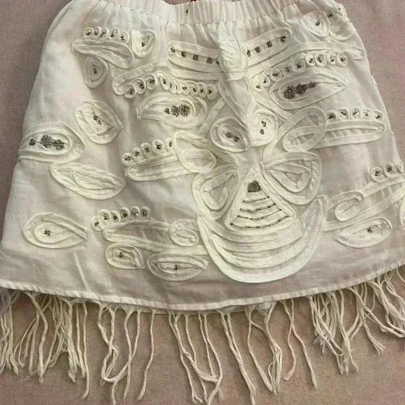 Raga Womens White Mini Nomad embosed appliqué miniskirt small NEW - Picture 3 of 13